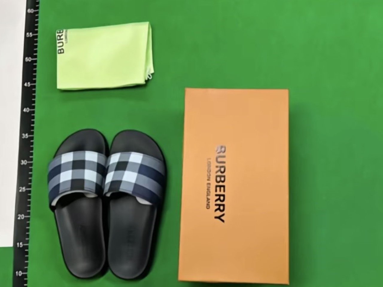 Burberry&Yeezy Slides