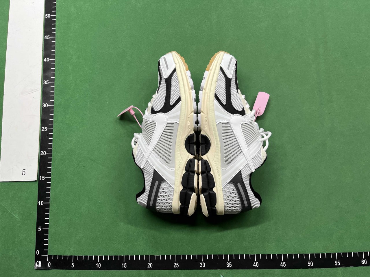 Nike Air Zoom Vomero 5