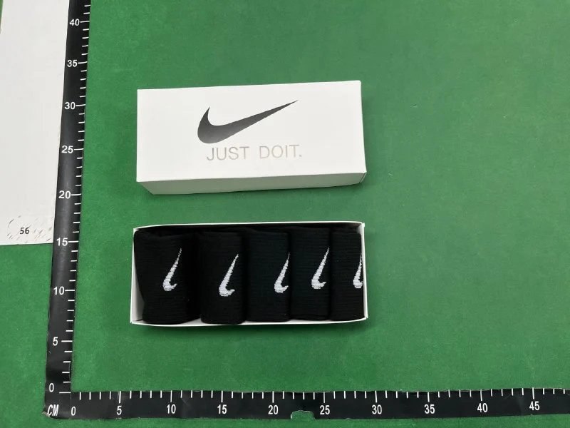 Nike socks ( 18 + styles)