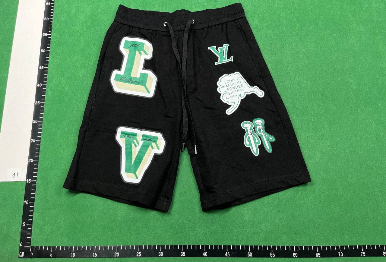 Louis Vuitton shorts (40 CP)
