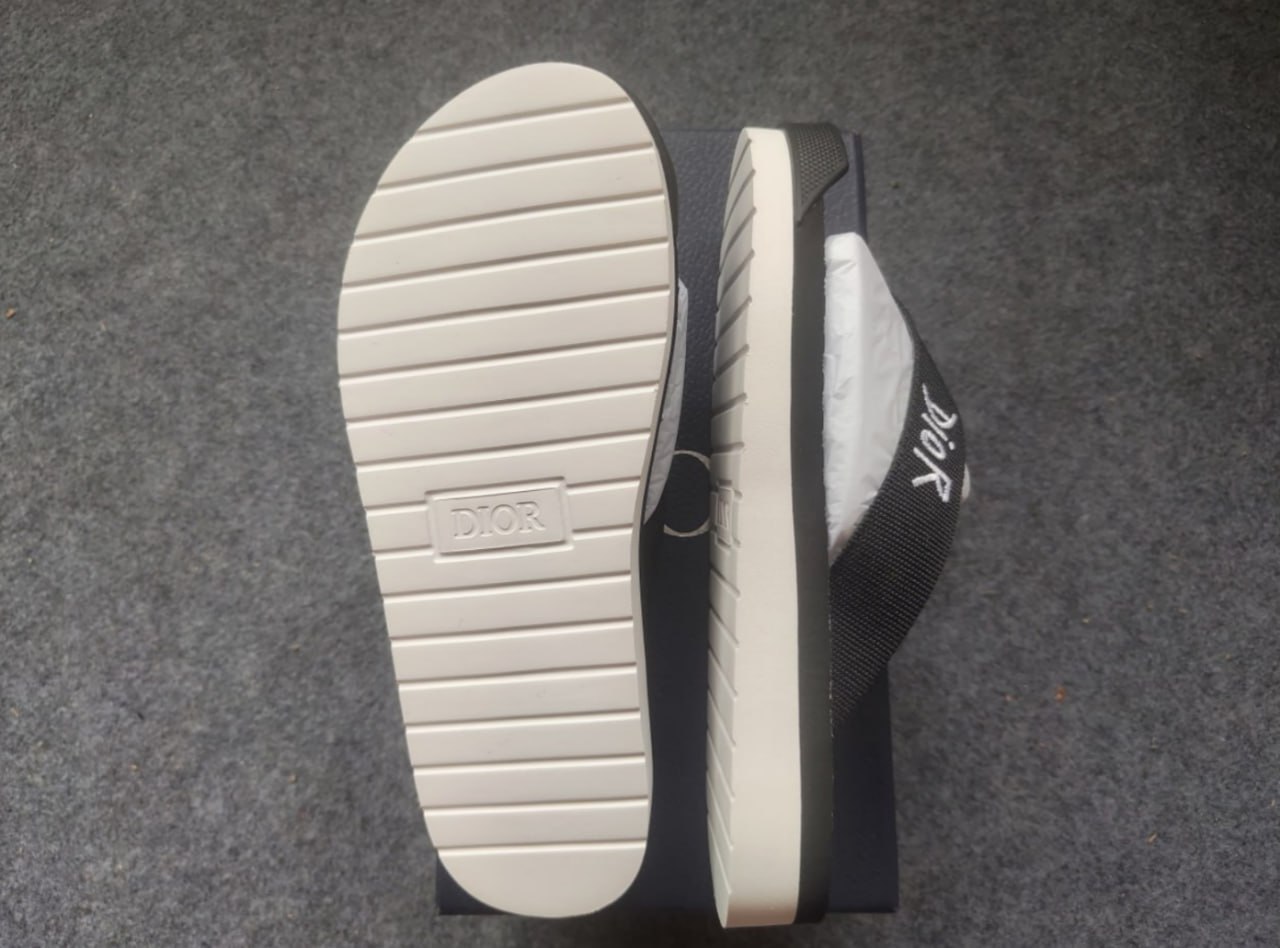 Dior slide