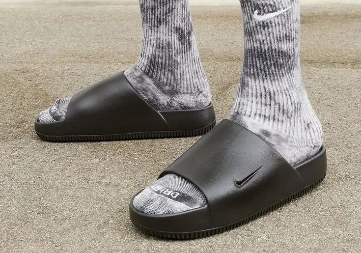 Nike slippers ( 4 + styles)