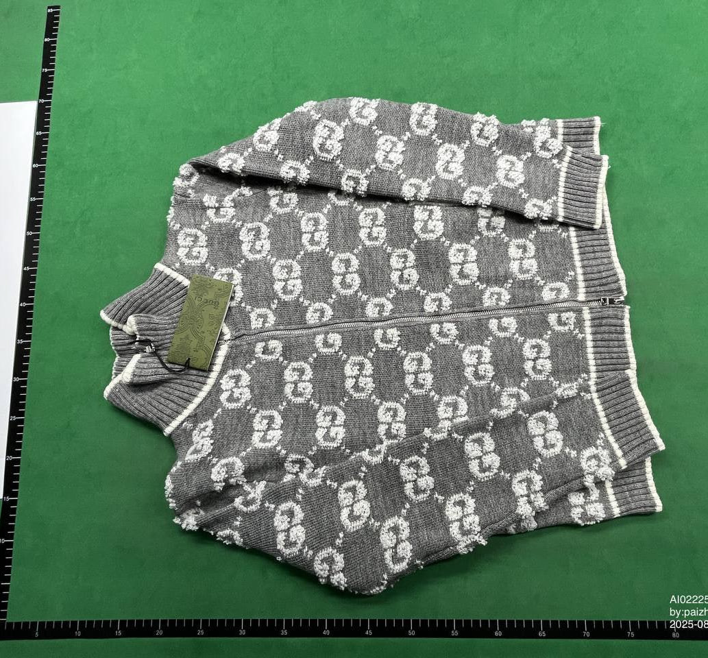 Gucci GG Supreme Knitted Sweater [Hoodie & Down Jacket & Down Vest]