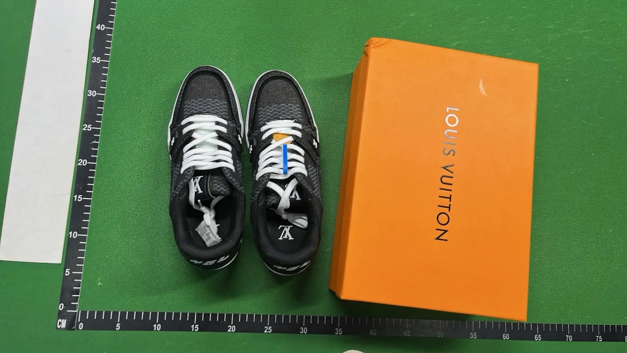 Louis Vuitton B22 Trainers