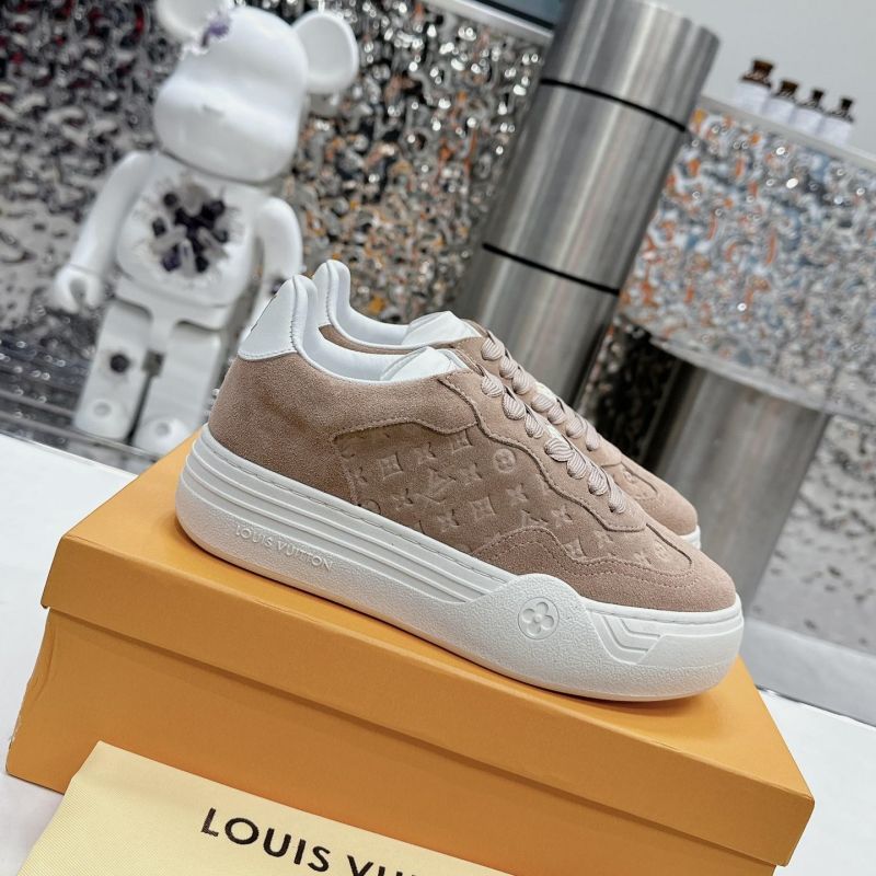 Louis Vuitton B22 Sneakers
