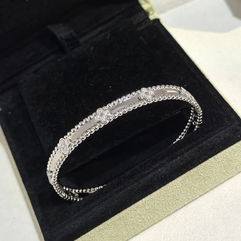 Van Cleef & Arpels Alhambra & Butterfly Bracelet Earrings [40 styles]