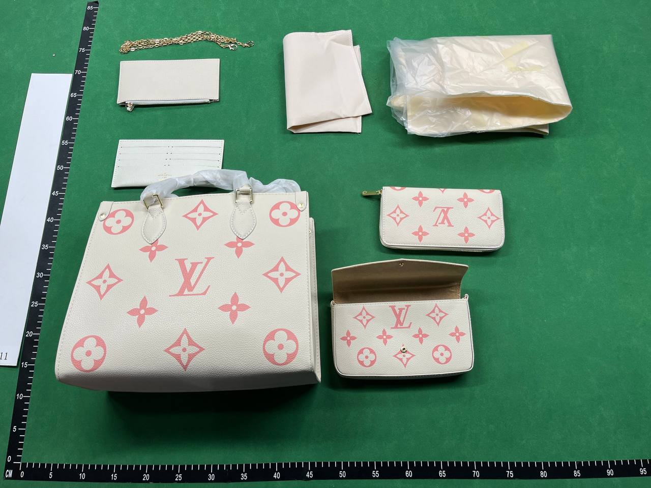 Louis Vuitton bags (40 CP)
