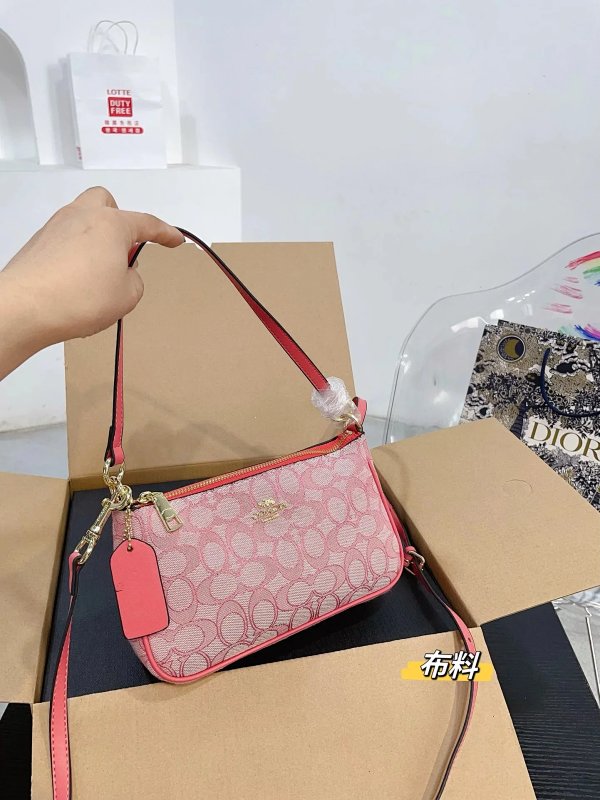 Prada & Gucci Crossbody Bags [39 styles]