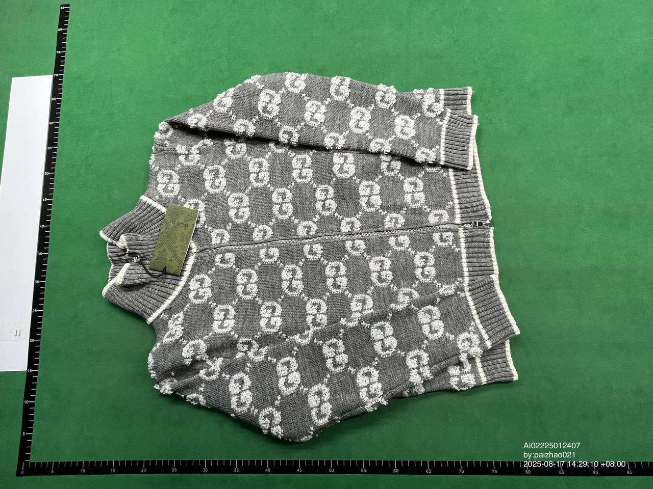 Gucci GG Supreme Down Jacket & Knitted Sweater [35 styles]