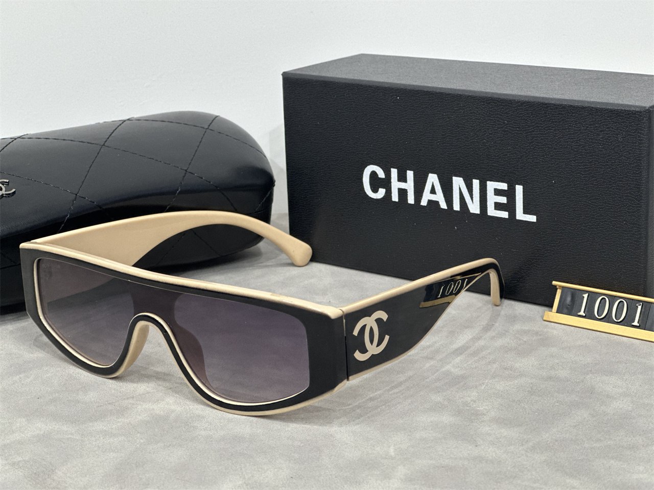 Chanel CC Logo Sunglasses [19 styles]