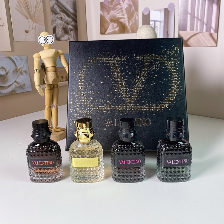 Valentino Rockstud Perfume 4-Piece Sample Set