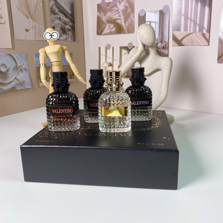 Valentino Rockstud Perfume 4-Piece Sample Set