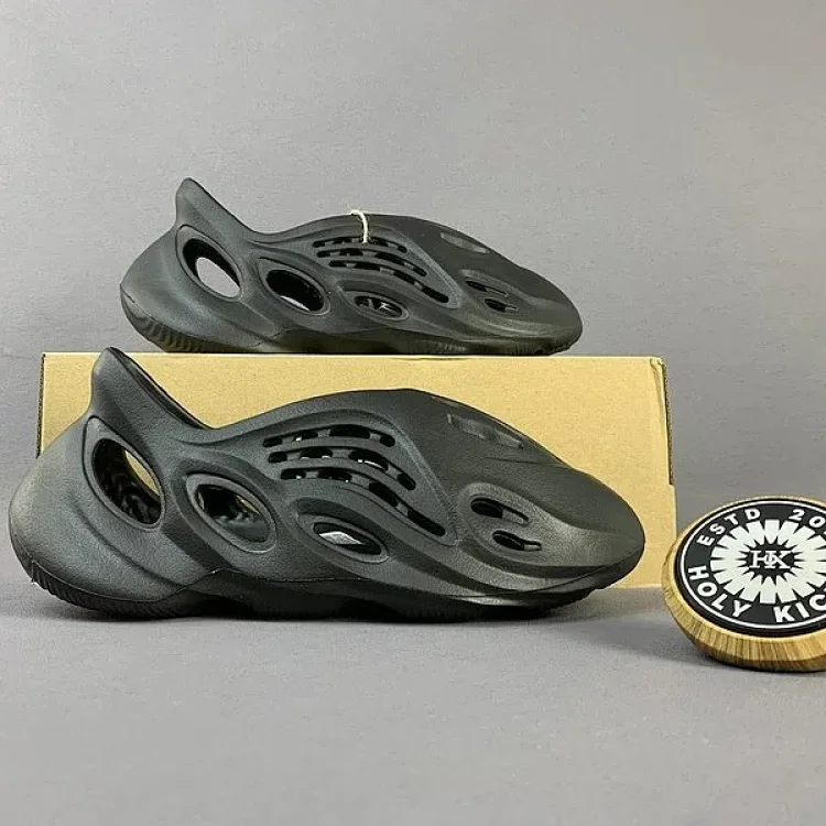 Adidas Yeezy Foam Runner (Style 16)